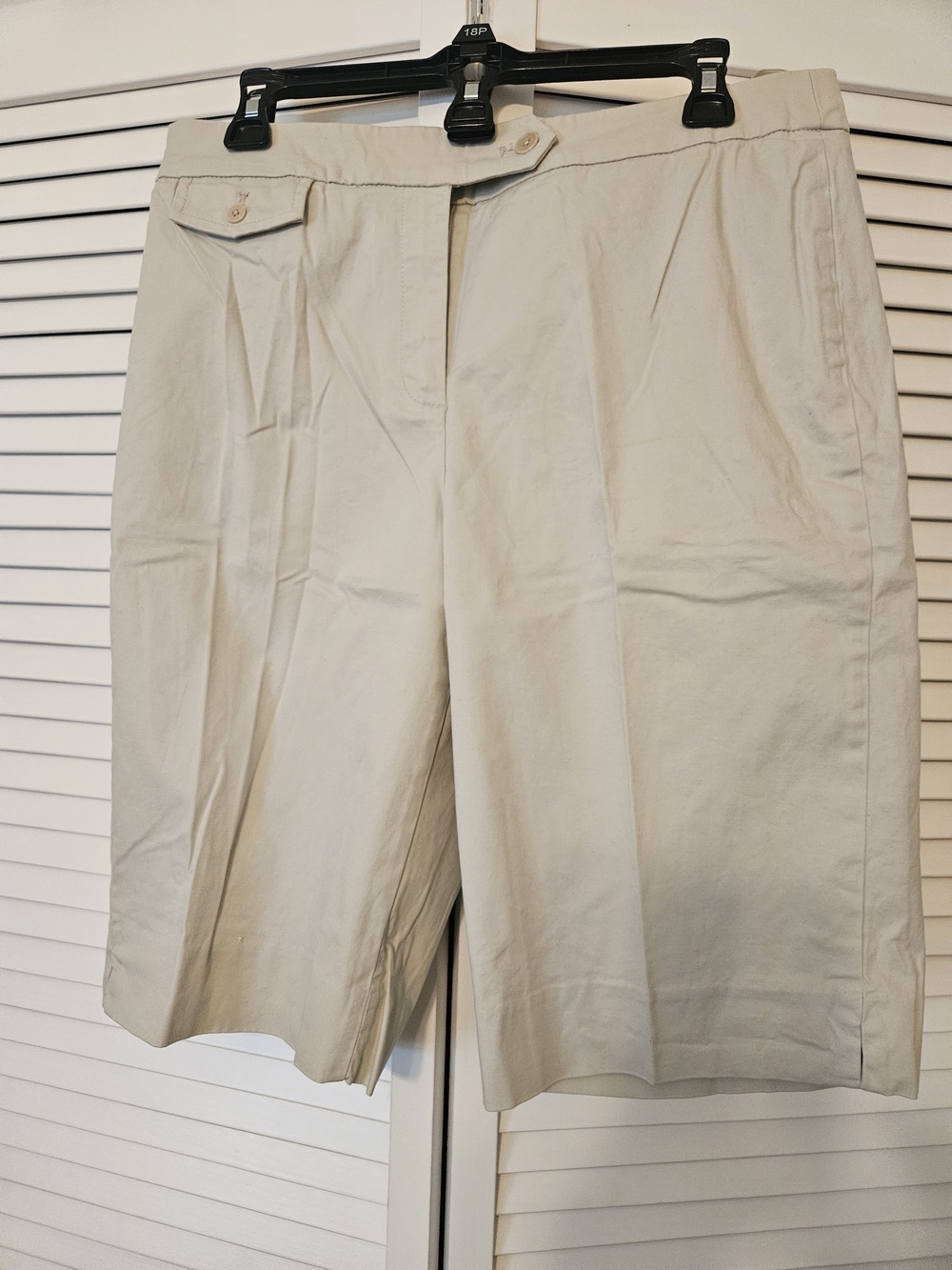 Jones New York Light Beige Women's Bermuda Shorts